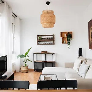 Sunny And Modern Ideal For Groups Apartamento